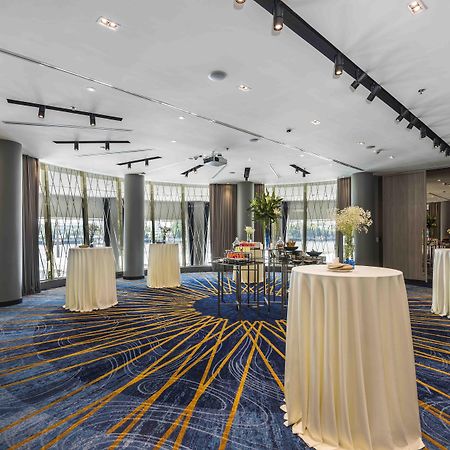 Chatrium Hotel Riverside Банкок Екстериор снимка The Westin Convention Centre