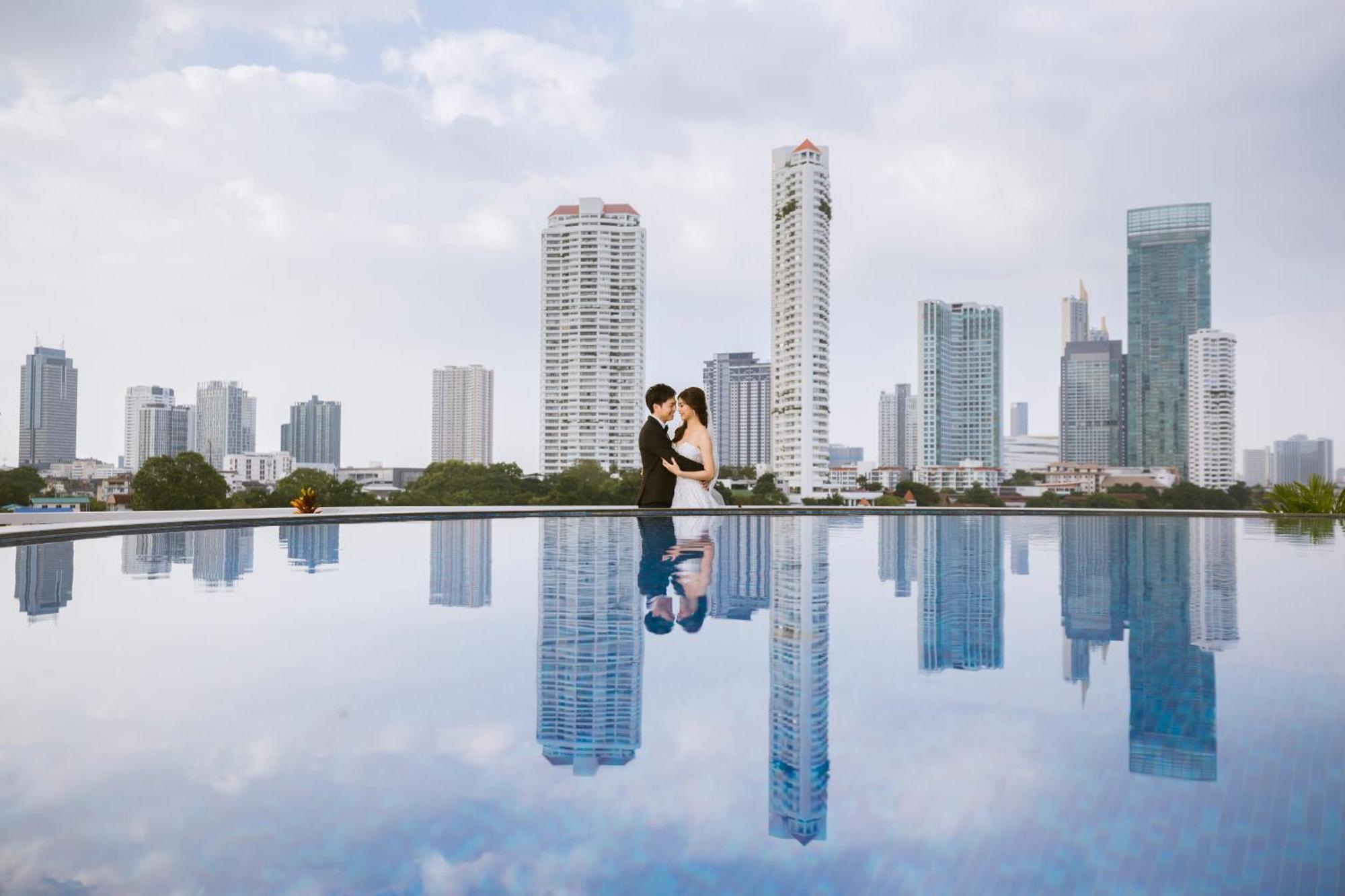 Chatrium Hotel Riverside Банкок Екстериор снимка A couple in Shenzhen, China