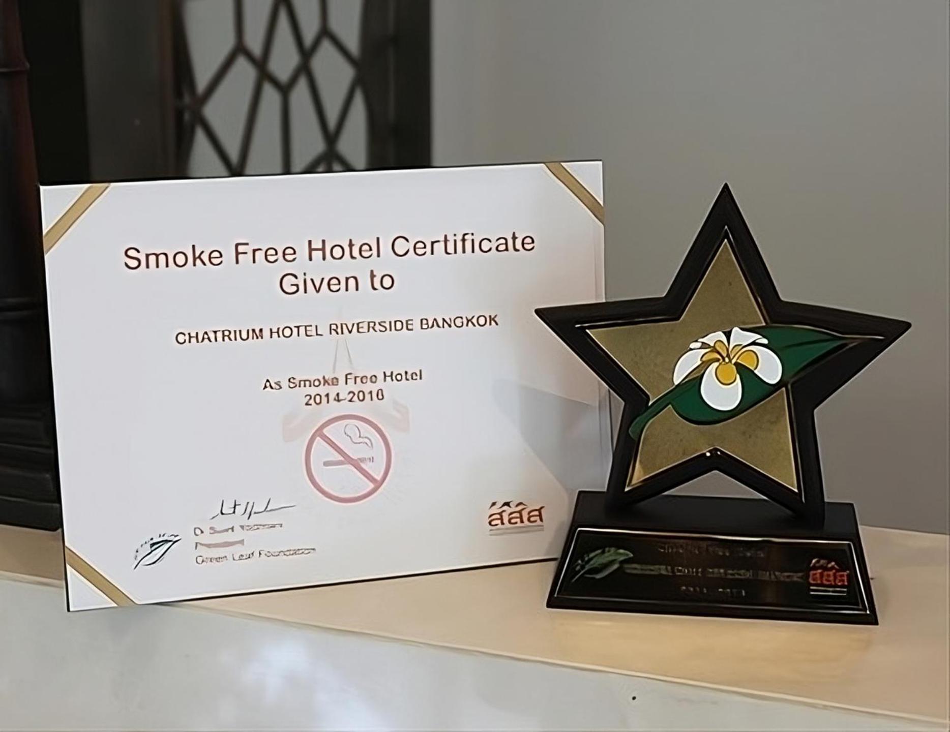 Chatrium Hotel Riverside Банкок Екстериор снимка Smoke Free Hotel Certificate