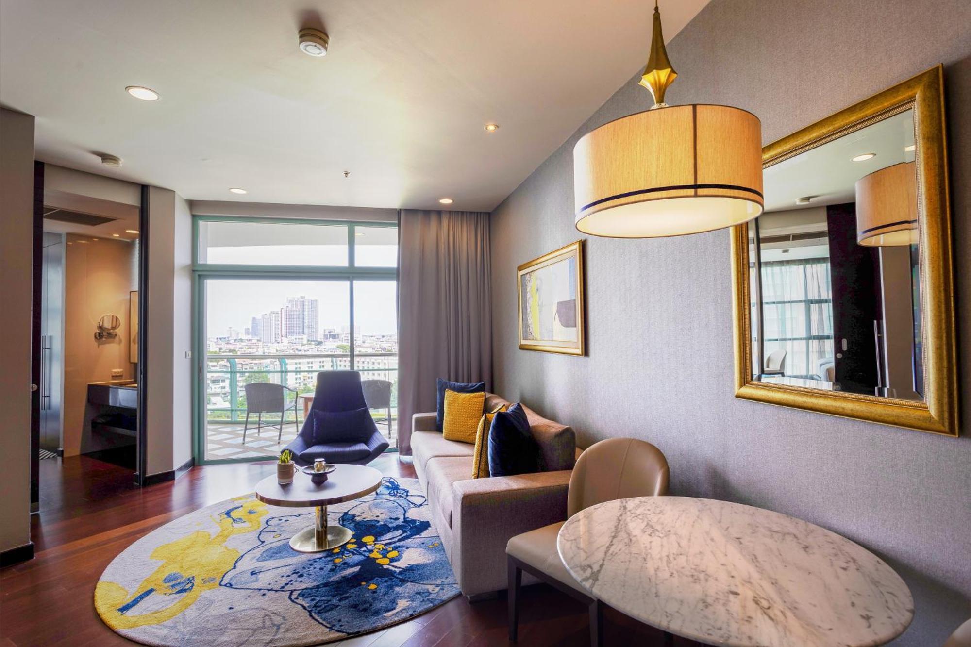 Chatrium Hotel Riverside Банкок Екстериор снимка A suite at the hotel