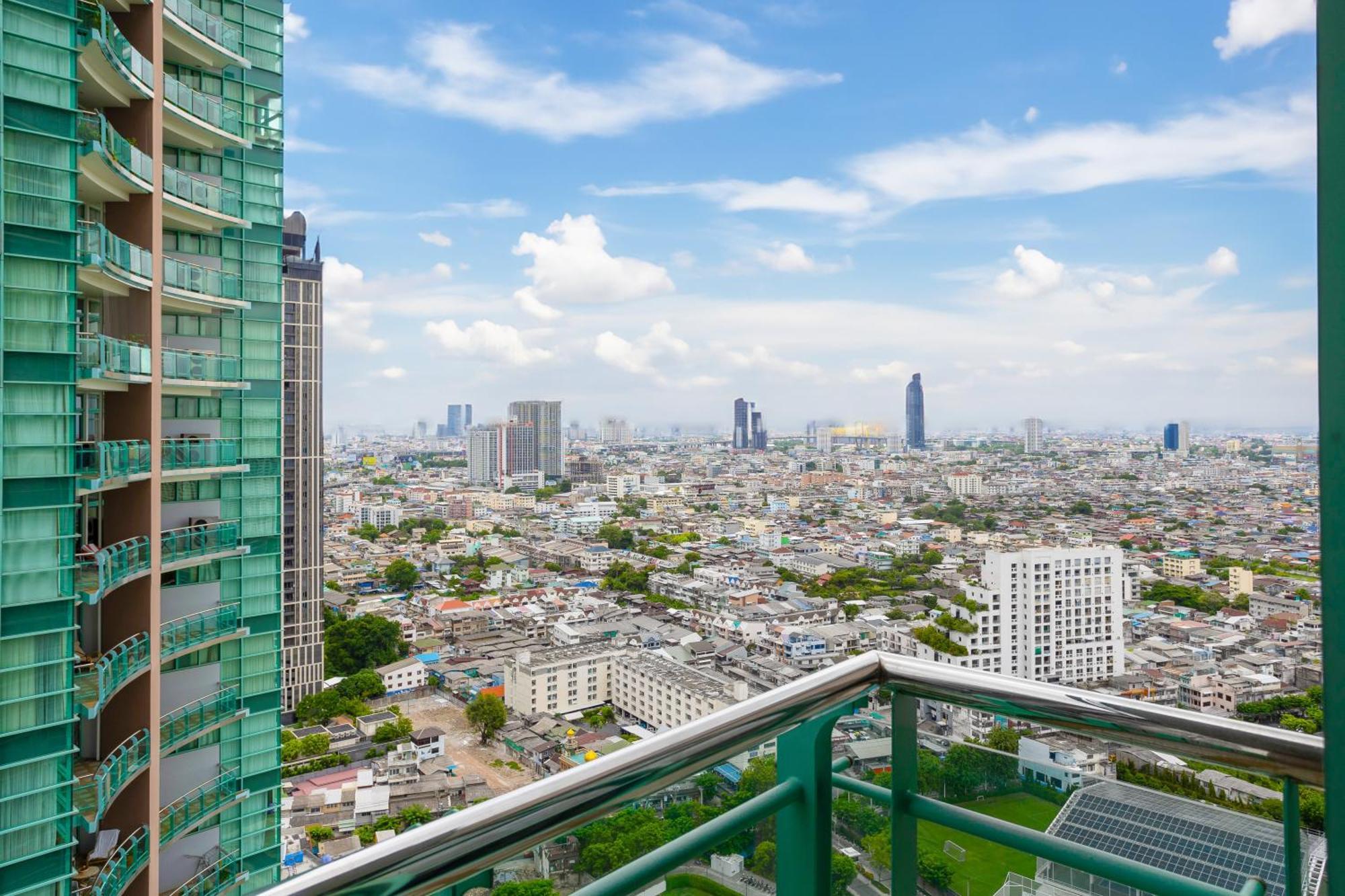 Chatrium Hotel Riverside Банкок Екстериор снимка View of Bangkok from the 39th floor of the building