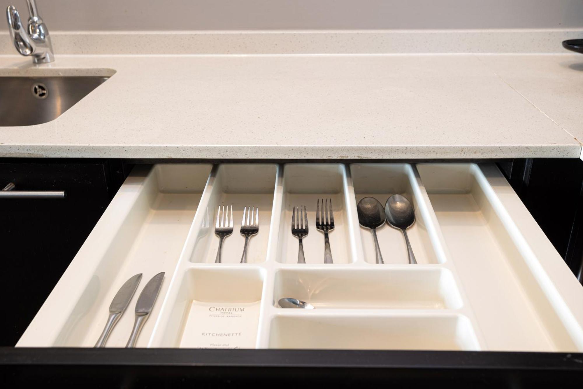 Chatrium Hotel Riverside Банкок Екстериор снимка A cutlery drawer