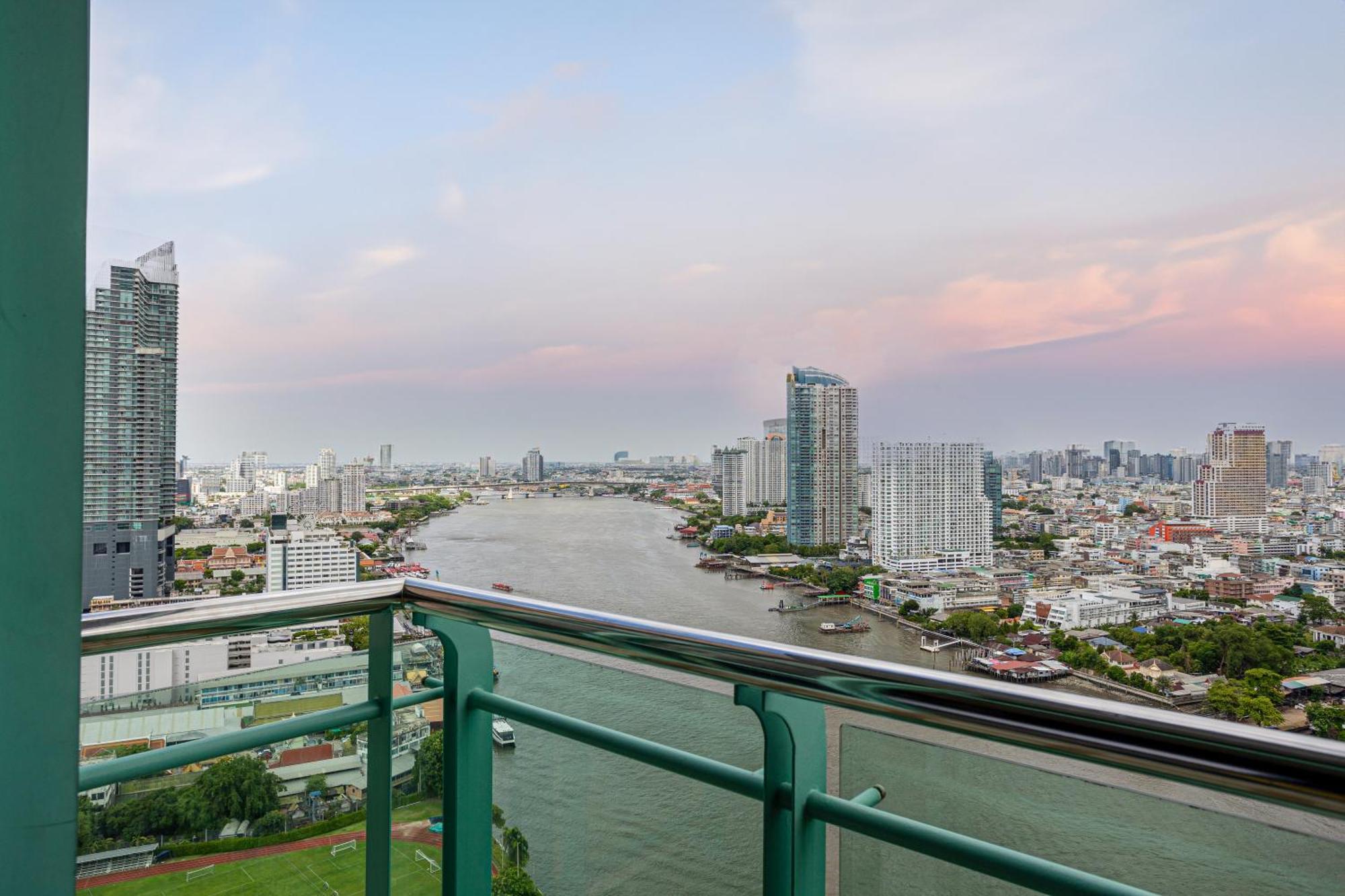 Chatrium Hotel Riverside Банкок Екстериор снимка View of the Chao Phraya River from the 39th floor of the hotel